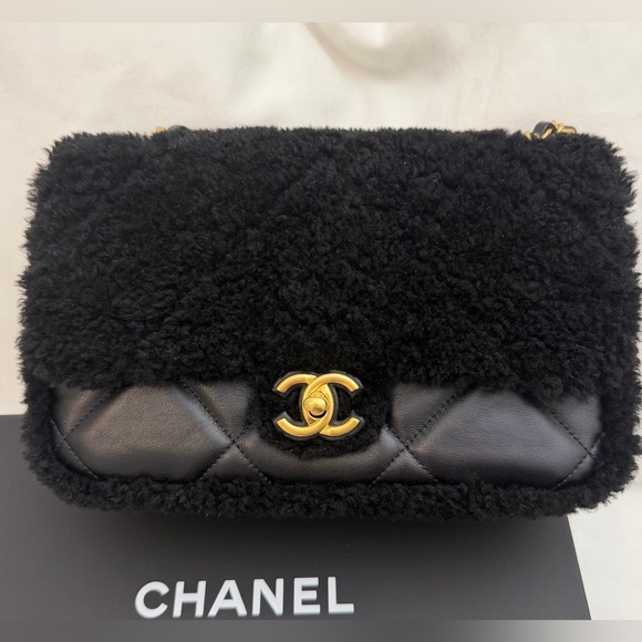 CHANEL Handbags - CHANEL Shearling Teddy Lambskin Black Medium Flap Bag